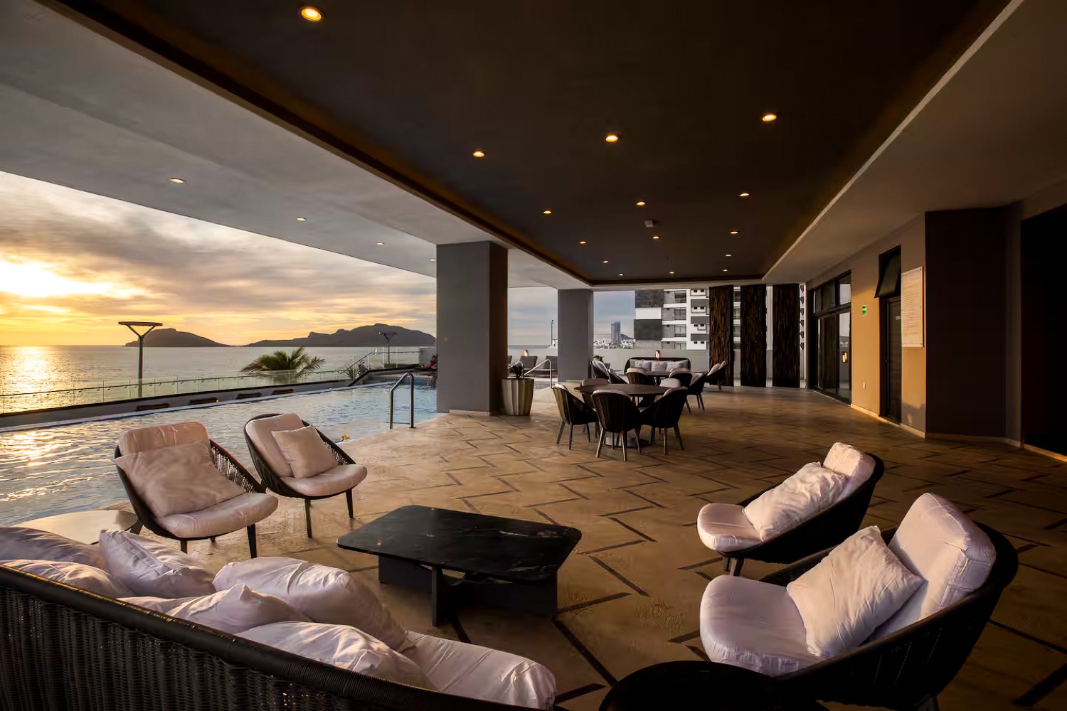 Terraza lounge con vista al mar